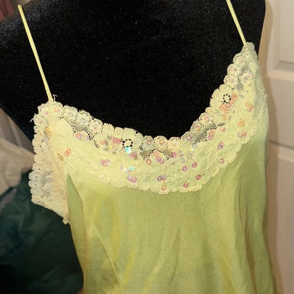 Elegant Light Green Camisole with Floral Details - Picture 14 of 16